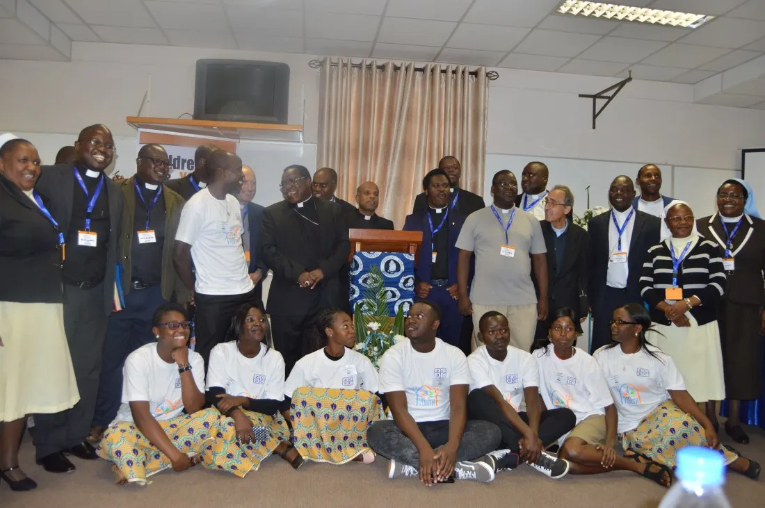Bishops, priest and sisters pose for a picture with the youth at the ZCBC Plenary Meeting.JPG