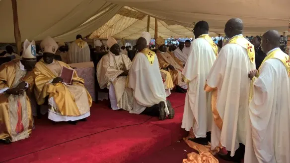 Priests from Chinhoyi Diocese pay allegiance to their new Bishop..jpg
