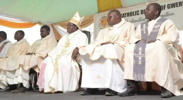 Bishop Michael Bhasera in the middle flanked by Fr. Alex Mapfuti (right), Fr. Thomas Tsikira (second from right), and Fr. Tinashe Wunganai (immediate left) and the Vicar General of Gweru Diocese, Fr. A.jpg