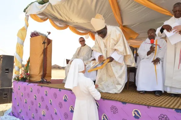 Archbishop Robert Ndlovu blesses the gift given to Sr. Luisa one of the congregation's pioneers to Zimbabwe..JPG