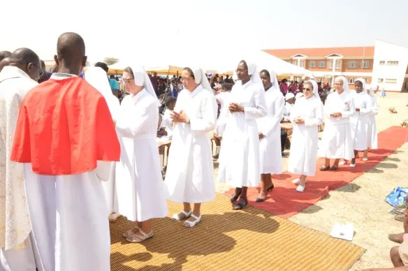 Sisters of Our Lady of Sorrows in a single file to receive holy communion..JPG