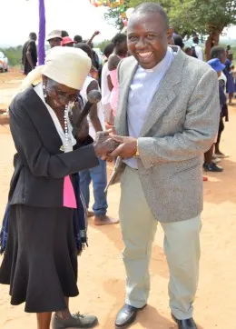 The Pational Pastoral Coordinator Fr. Mgcini Moyo chats with one of the participants in the CPNZ fun-run at Mavhaire Primary School.
