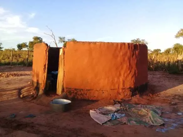 House thatt were destroyed in Gokwe when settlers in Chamagofarms.