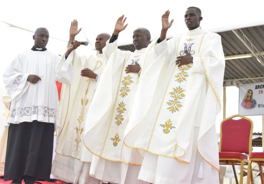 frs.-price-mandizvidza-madzivanyika-cmm-brian-francis-kandlela-and-vusimuzi-golden-moyo-blesses-the-congregation-soon-after-their-ordination..jpg